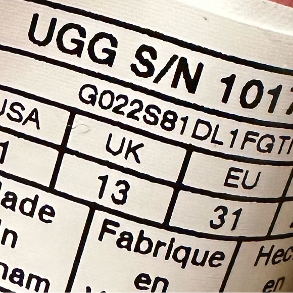 Uggs Neumel zip up kids size 1, good, used condition - Picture 7 of 7